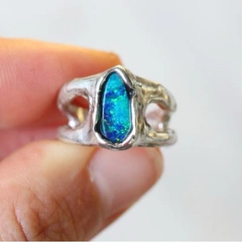 Sterling Silver and Opal Ring - Picture 2 of 11